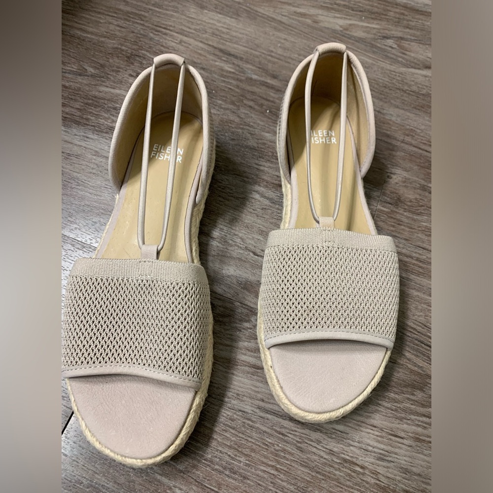 Eileen Fisher light taupe flat sandals size 7 1/2